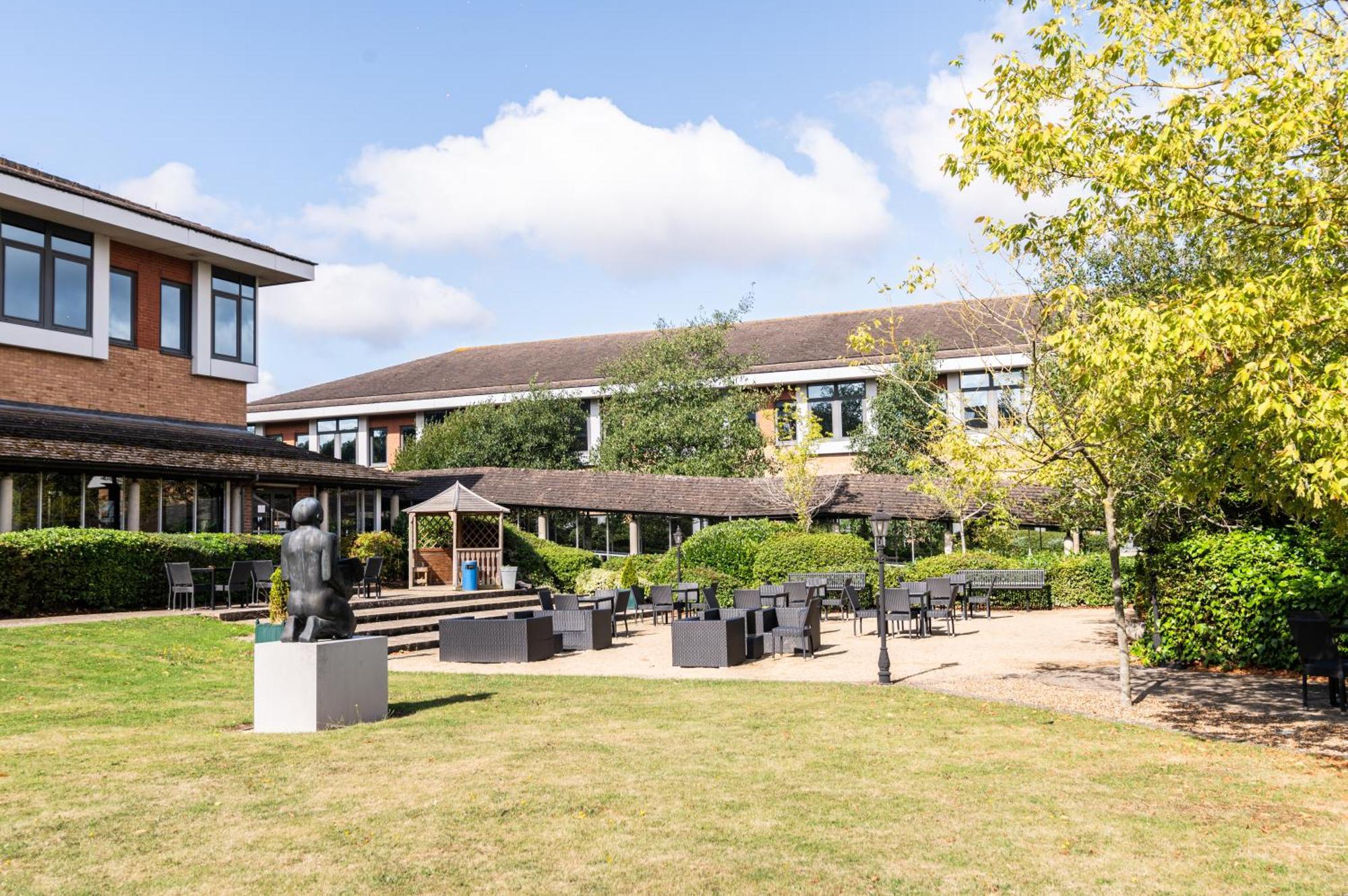 Kents Hill Park Training & Conference Centre Otel Milton Keynes Dış mekan fotoğraf